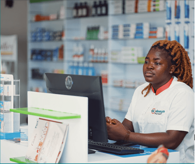 Image de fond pour Comment l'algorithme d'EdoMatch a permis à la pharmacie Koboyo de recruter 2 talents qualifiés en un temps record.